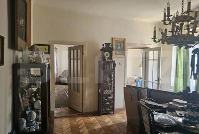 Casă cu 4 camere cu Teren 372 Mp în Central - 9