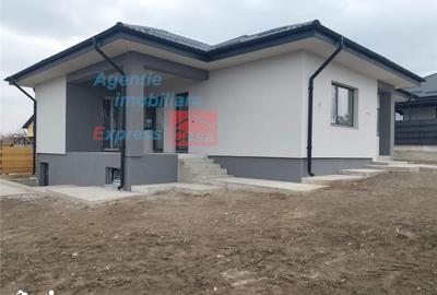 Casă cu 4 camere cu Teren 500 Mp în Dumești - 9