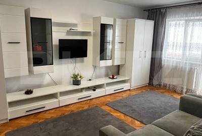 Apartament cu 3 camere, decomandat, zona Lama