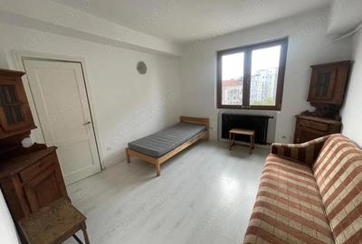 Apartament cu 3 camere decomandat în Central - 1