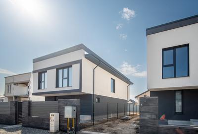 Casă cu 5 camere cu Canalizare în Pantelimon - 1