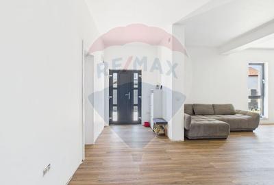 Casa Peris, parter - 5