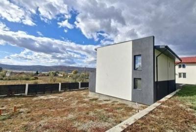 Casă cu 3 camere cu Teren 1620 Mp în Zigoneni - 4