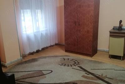 Garsoniera decomandata G. Enescu p 4,40 mp,1250 lei luna. - 4