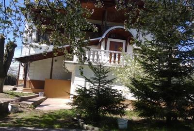 Casă cu 6 camere în Vălenii de Munte