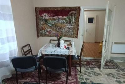 Casă cu 3 camere cu Teren 500 Mp în Central - 1