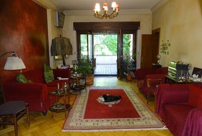 Apartament cu 5 camere semidecomandat în Moșilor