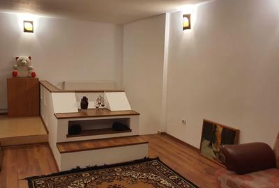 Casă cu 4 camere decomandat în Central - 4