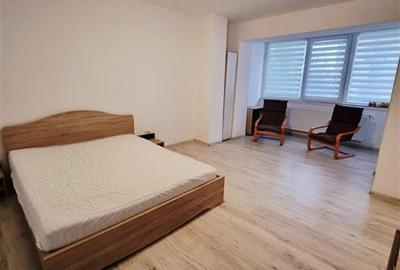 Apartament cu 2 camere semidecomandat, mobilat în Centrul Istoric