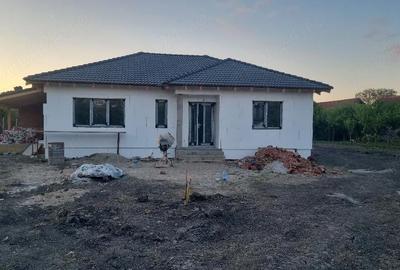 Casă cu Teren 400 Mp în Utvin