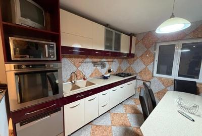 Inchirierere 2 camere, Aparatorii Patriei, decomandat - 12