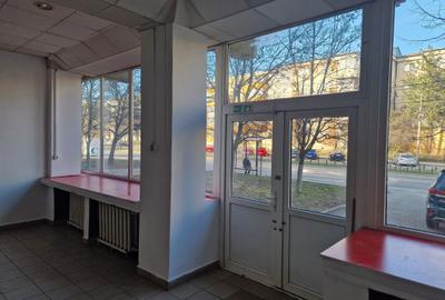 Spațiu comercial, de 80 mp, în Central - 4