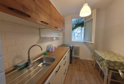 Apartament cu 3 camere decomandat în Dristor