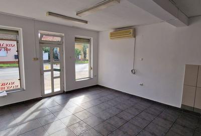 Spațiu comercial, de 35 mp, în Central - 3