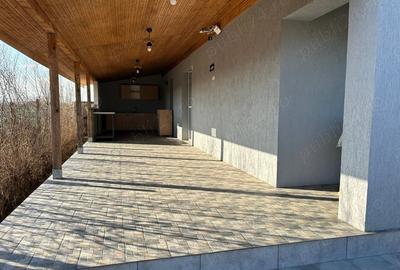 Casă cu 3 camere în Șimian