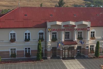 Apartament cu 4 camere decomandat în Central - 1