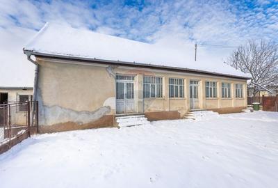 Proprietate cu două case și teren generos, cu toate utilitatile - 4