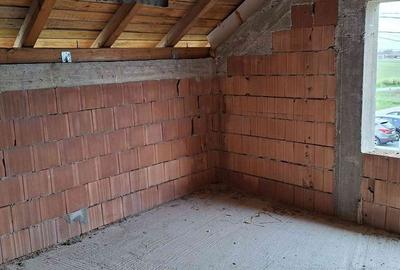 Casă cu 6 camere cu Teren 500 Mp în Frumușeni - 3