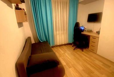 Apartament cu 3 camere decomandat în 13 Decembrie - 14