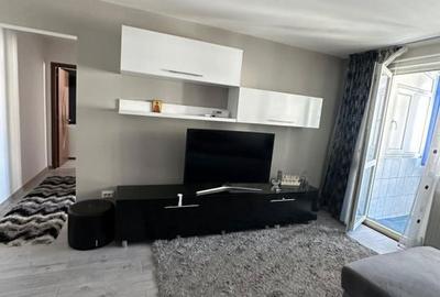 Apartament cu 3 camere semidecomandat în Craiovița Nouă - 1
