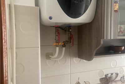 Apartament 2 camere , cartier Sud , et 2/4 ,decomandat , imb - 12