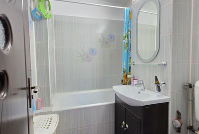 Apartament cu 3 camere decomandat, mobilat în Sălăjan