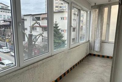 Apartament cu 3 camere decomandat în 1 Mai - 9