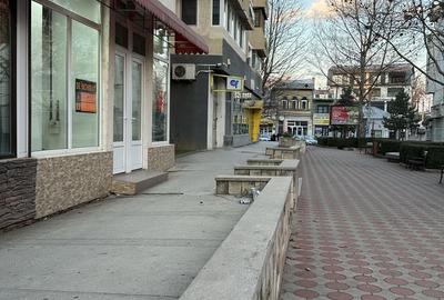 Spațiu comercial, de 50 mp, în Central - 4