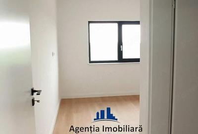 Casă cu 7 camere cu Teren 300 Mp în Central