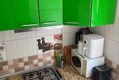 Proprietar,vând cameră cămin transformată  în 2 cam.cartier Noua-Brașov