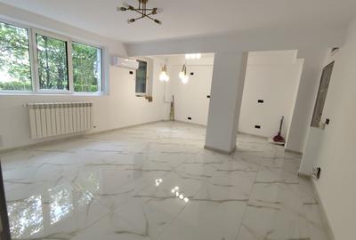 Apartament cu 3 camere semidecomandat în Iancului