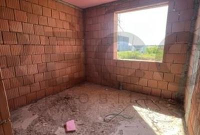 Casă cu 4 camere cu Teren 300 Mp în Sânmartin