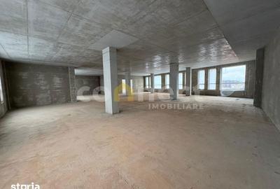 Spațiu comercial, de 1,600 mp, în Semicentral - 6