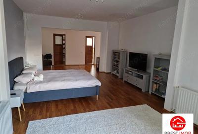 Casă cu 4 camere cu Canalizare în Central - 9