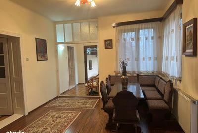 Casă cu 6 camere cu Teren 900 Mp în Central - 2