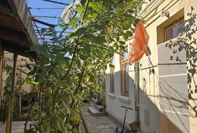 De vanzare 2 corpuri separate de casa 205mp si teren curte 390mp - 4