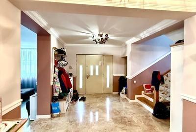 Casă cu 8 camere cu Teren 560 Mp în Central - 2