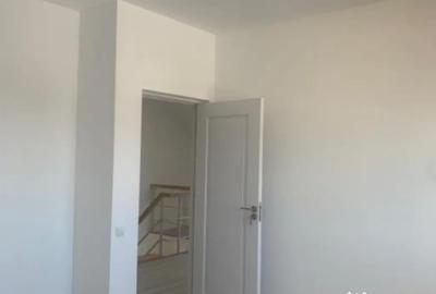 Casă cu 5 camere cu Teren 395 Mp în Malu Mare - 13
