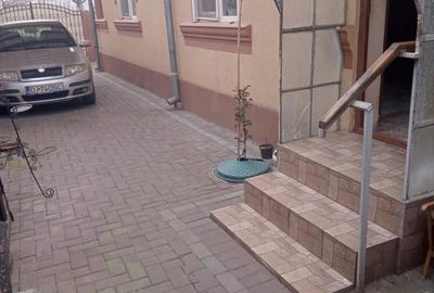 Casă cu 4 camere în Central - 1