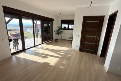 Casă individuală cu 5 camere cu Canalizare în Broscărie - 6