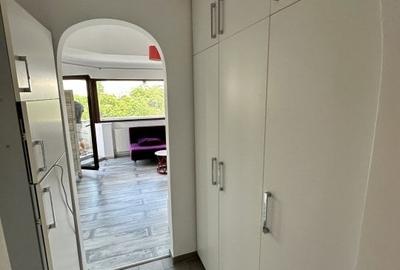 Romana / 3 min metrou / Centrala propie / Studio renovat / - 5