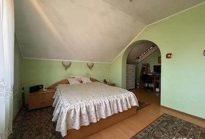 Casă cu 4 camere în Zăvoi - 12
