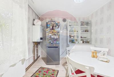 Apartament cu 4 camere semidecomandat, mobilat în 13 Septembrie - 8