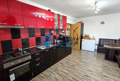 Apartament cu 4 camere decomandat, mobilat în C5 - 14