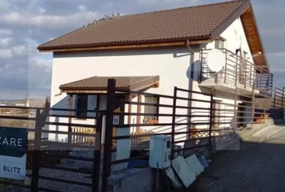 Casă cu 4 camere cu Teren 356 Mp în Central - 10