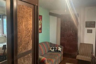 Vand casa cocheta , zona linistita , str.Xenopol - 15