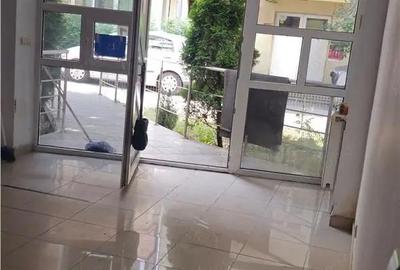 Spațiu comercial, de 52 mp, în Central - 4