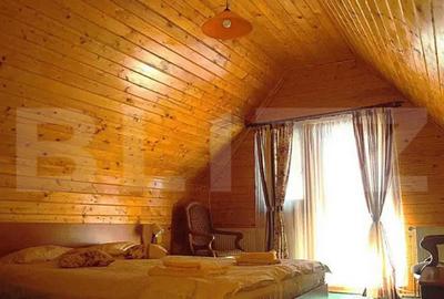 Casă cu 7 camere cu Canalizare în Central - 4