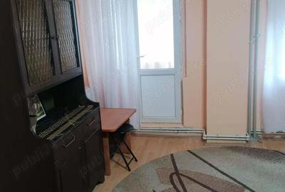 Garsoniera decomandata G. Enescu p 4,40 mp,1250 lei luna. - 4