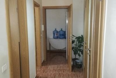 Apartament cu 3 camere decomandat, mobilat în Bălcescu